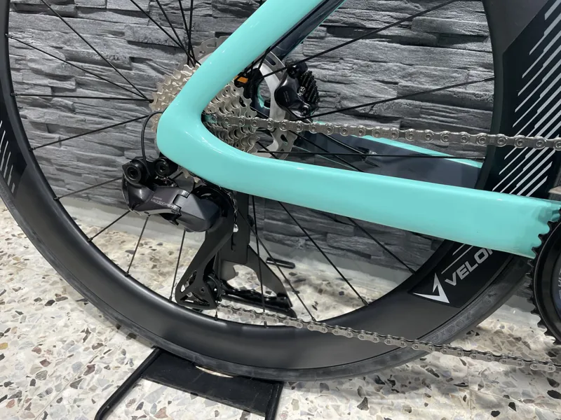 Bianchi Oltre Comp Ultegra Di2 12sp Matt Black Celeste-6